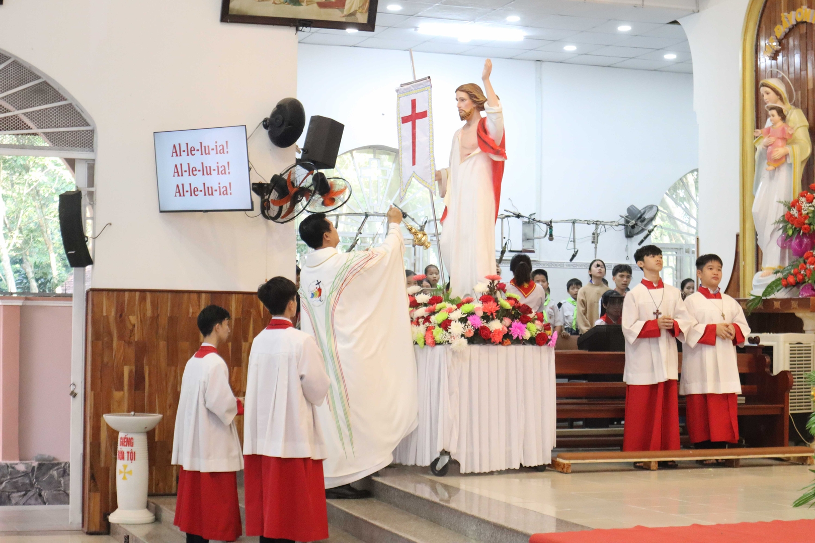 Giáo Xứ Hưng Hòa Mừng Đại Lễ Chúa Phục Sinh 2026

